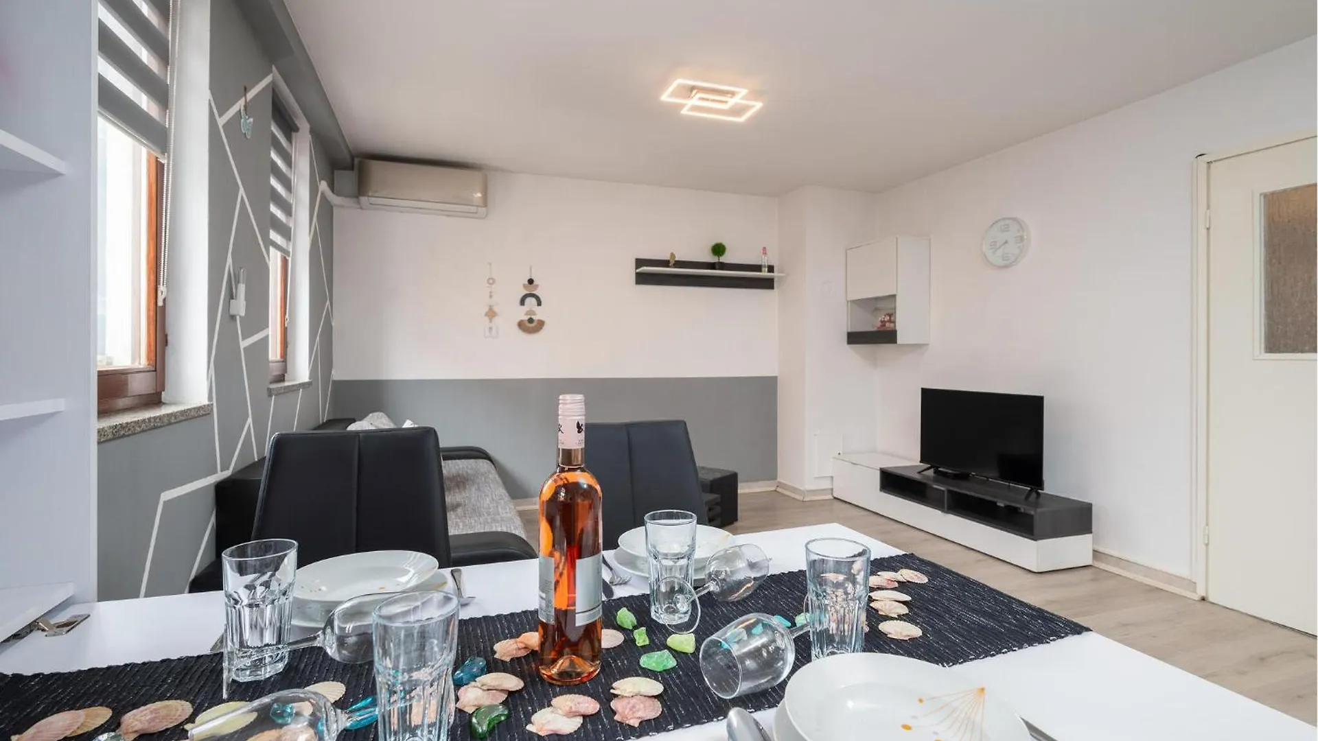 2 Bedroom Gorgeous Apartment In Pula